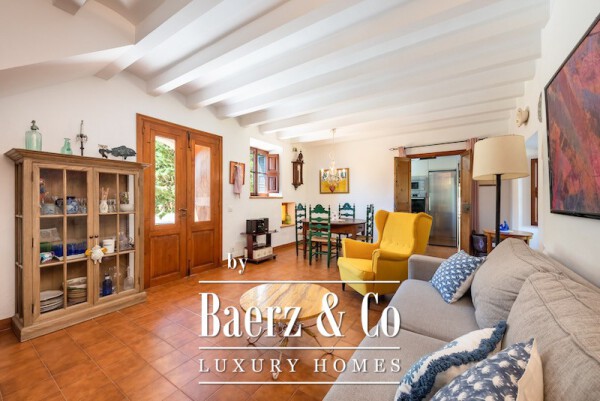 photo 3 This semi-detached townhouse, situated just two minutes' walk from Repic beach, offers just that- a sunny garden and easy access to the beach.