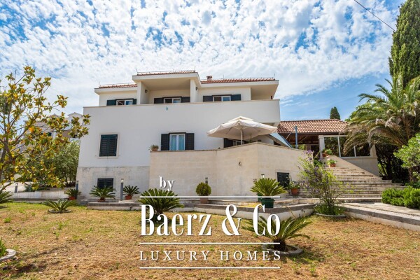 photo 2 Brac, beautiful villa with a large garden 20 m from the sea