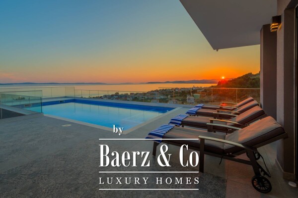 photo 2 Podstrana, contemporary villa with an open sea view