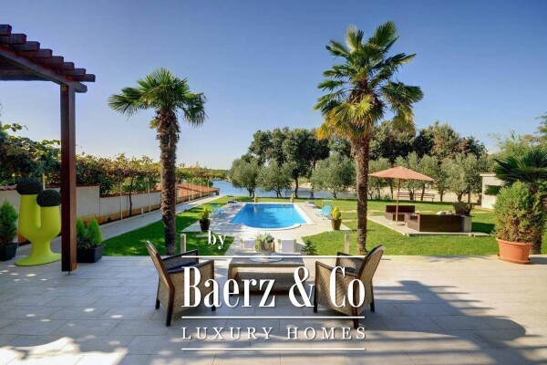 photo 5 Pula, beautiful villa with the best position - first row to the sea