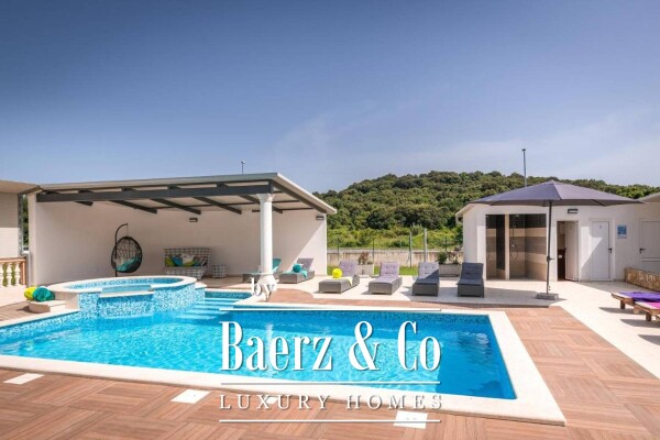 photo 3 Pula, apartment house with a swimming pool on a landscaped garden, 350 m from the sea
