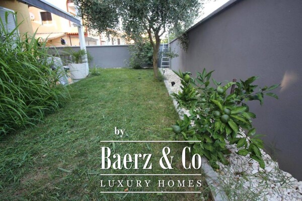 photo 5 Pješćana uvala, villa with 7 apartments overlooking the sea, 200 m from the beach