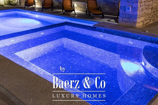 photo 11 Valtura, a luxury villa with a heated pool and a large garden, a rarity on the market