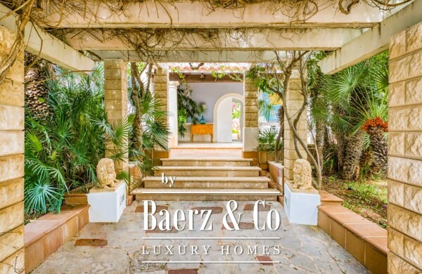 photo 5 IMPRESSIVE SEA-FRONT VILLA IN CALAN BLANES