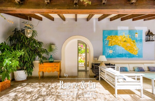 photo 4 IMPRESSIVE SEA-FRONT VILLA IN CALAN BLANES