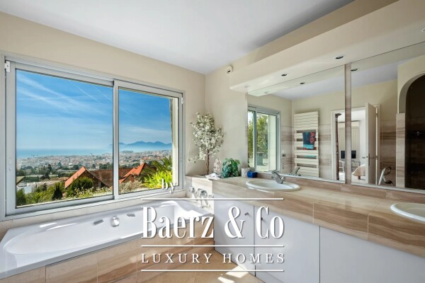 photo 13 AMAZING CALIFORNIAN STYLE VILLA WITH SEA VIEW