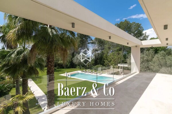 photo 4 Contemporary villa in a prestigious estate in Mougins