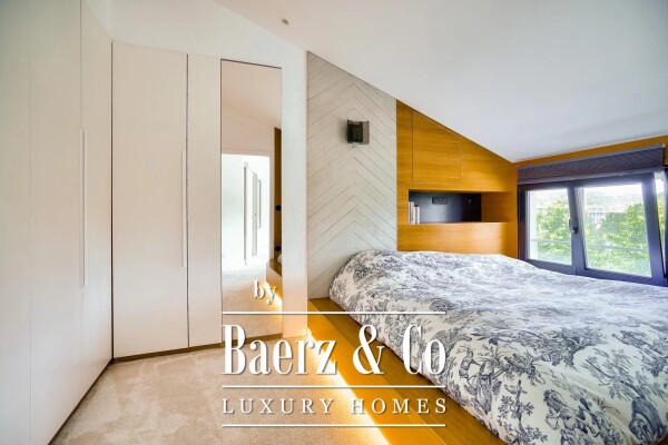 photo 12 Top Floor Duplex with Stunning Views of Île Seguin