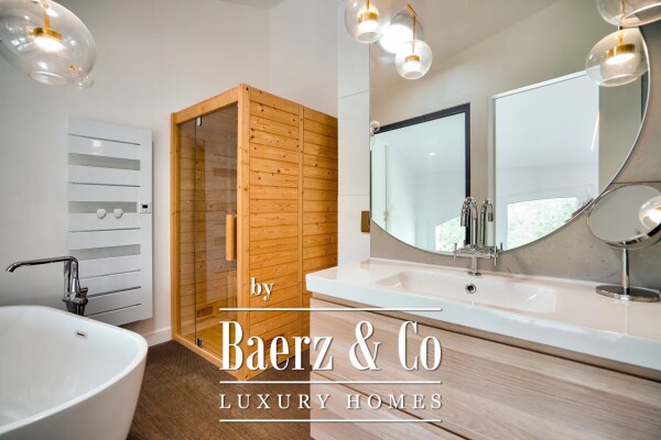 photo 16 Top Floor Duplex with Stunning Views of Île Seguin