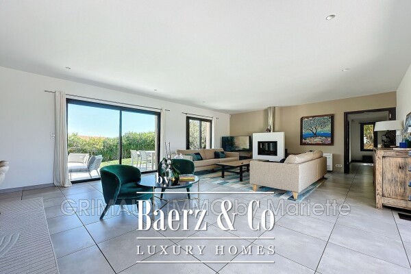 photo 11 beautiful contemporary property with open views