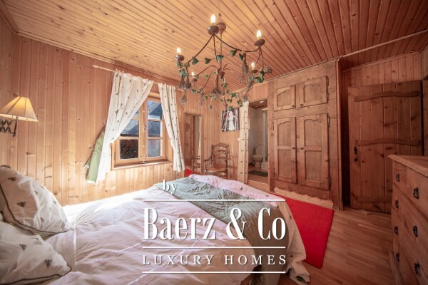 photo 13 TRADITIONAL SAVOYARD STYLE - 6 BEDROOM CHALET