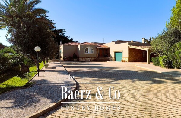 photo 2 MAGNIFICENT LUXURY VILLA, A TRUE HAVEN OF ELEGANCE AND COMFORT LOCATED IN THE COVETED SOUTHERN AREA OF CIUTADELLA DE MENORCA, JUST STEPS AWAY FROM THE SEA.