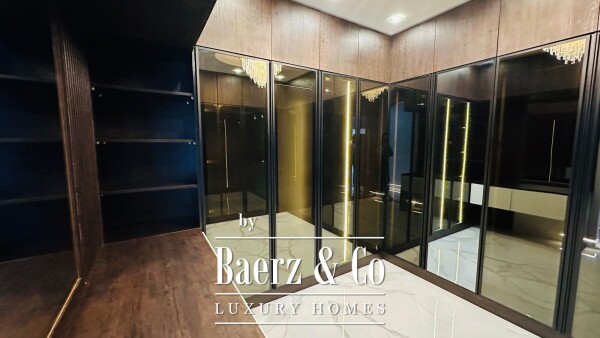 photo 18 Luxury Villa in Jumeirah Park with Canal View