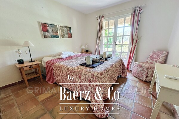 photo 12 Charming villa in a quiet area with pool, landscaped garden,