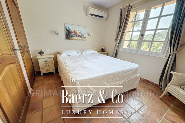 photo 14 Charming villa in a quiet area with pool, landscaped garden,