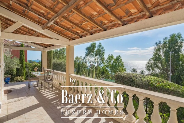 photo 3 Agay, second line facing the sea…