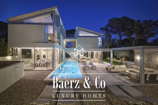 photo 3 Modern house within a gated community close to the beach.