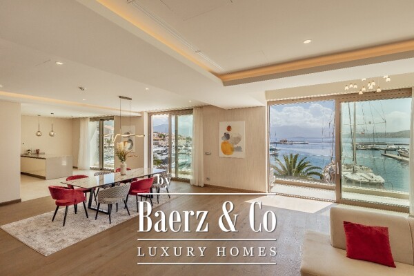 photo 12 Luxurious Three Bedroom Apartment with a Seaview