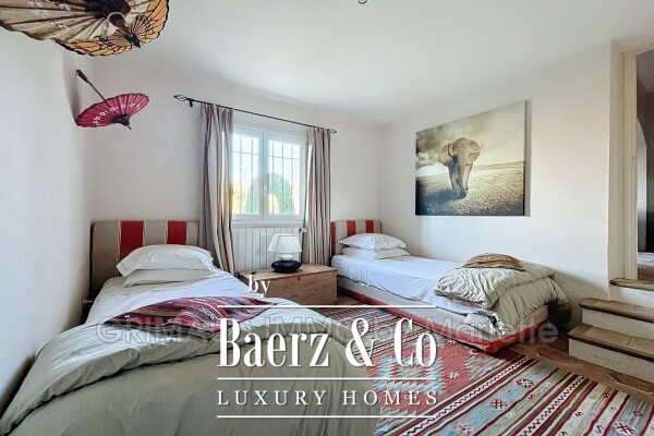 photo 9 beautiful property with 5 bedrooms, swimming pool and poolho