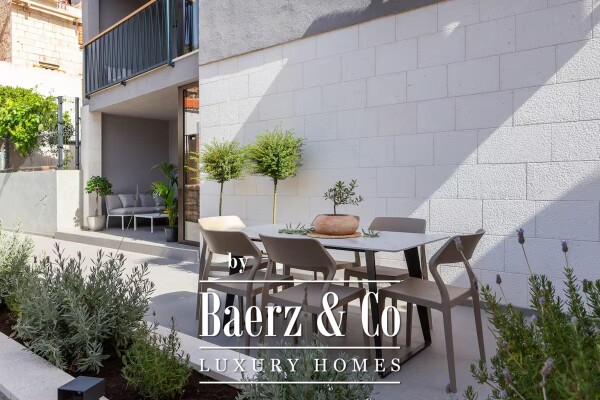 photo 15 Vis, Komiža, newly built house in the center of town