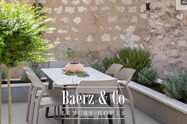 photo 21 Vis, Komiža, newly built house in the center of town