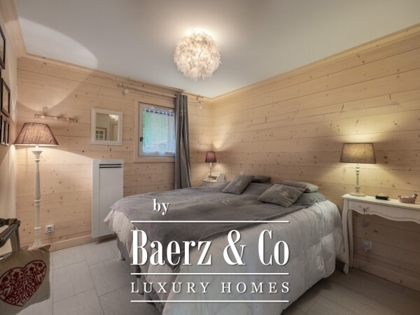 photo 5 South-facing, fully renovated 4-bedroom apartment