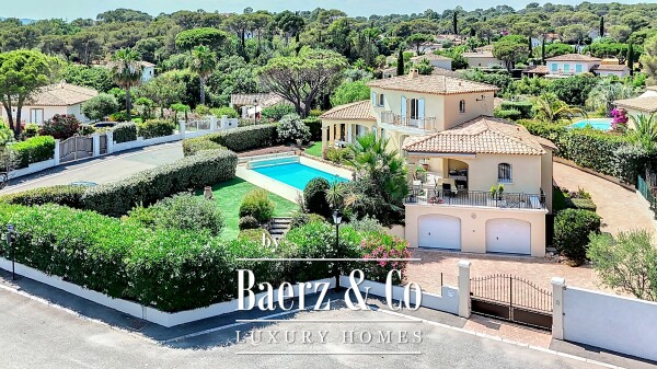 photo 4 Elegant Villa in a Prestigious Residential Area