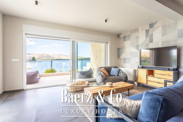 photo 3 Žaborić, beautiful three-bedroom apartment right on the beach, Net Usable Area 121.99 m²