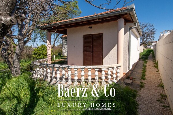 photo 5 Zadar, Karma, house with garden in an excellent location, first row to the sea, NKP 111 m2