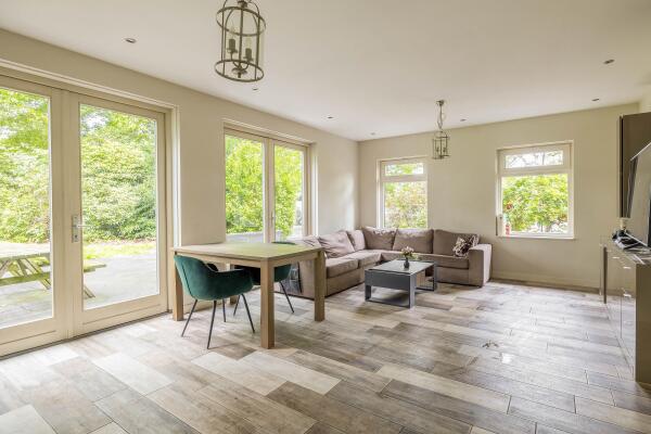 photo 23 Hoevensestraat 10