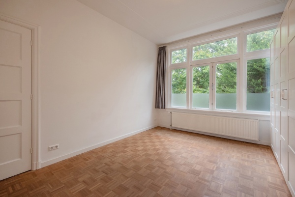 photo 47 Van Dorpstraat 4