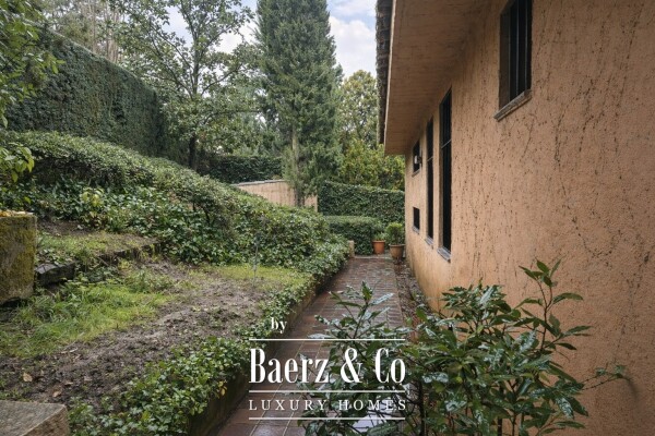 photo 6 Exclusive Frontline Golf Villa Facing Hole 10 at La Moraleja