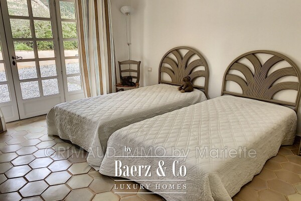 photo 9 Beautiful villa with view of Grimaud castle