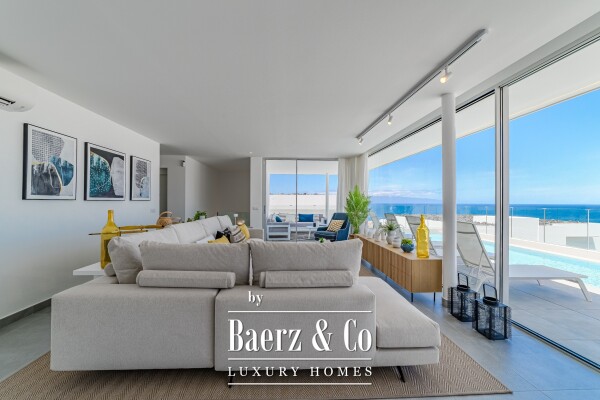 photo 4 Newly built beachfront villa in a residential area.