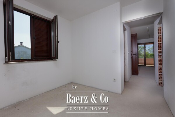 photo 6 House, Kras, beautiful house with 4 apartments and spacious garden