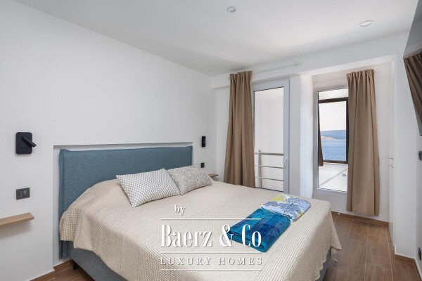 photo 13 Omiš, Stanići, exclusive villa first row to the sea