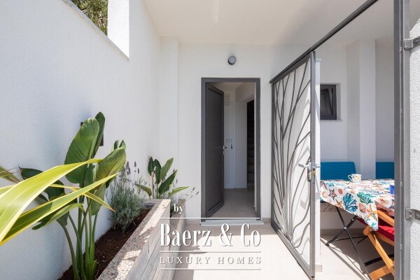 photo 16 Omiš, Stanići, exclusive villa first row to the sea