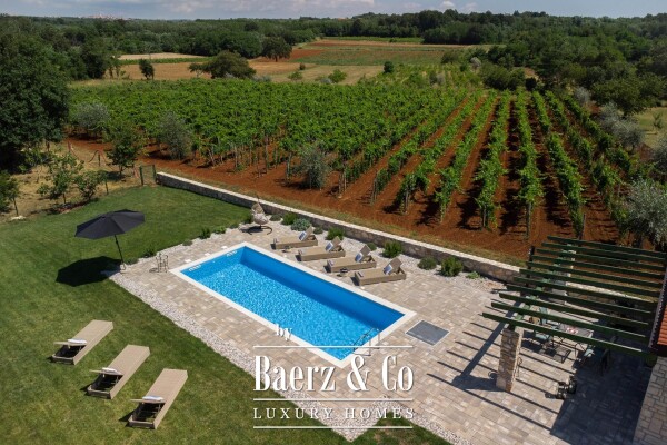 photo 4 Istria, Umag, authentic Istrian stone house 260 m², surrounded by greenery, 1349 m² garden