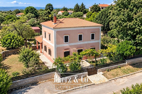 photo 1 Island of Cres, Punta Križa, 280 m² house for renovation on a spacious 3,150 m² plot