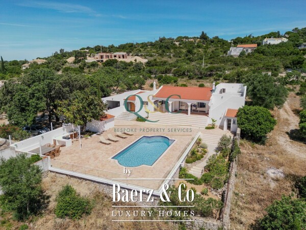 photo 1 Beautiful luxury home in Santa Bárbara de Nexe, Quinta das Raposeiras