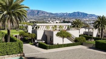 Garden Townhouse with Solarium Pool